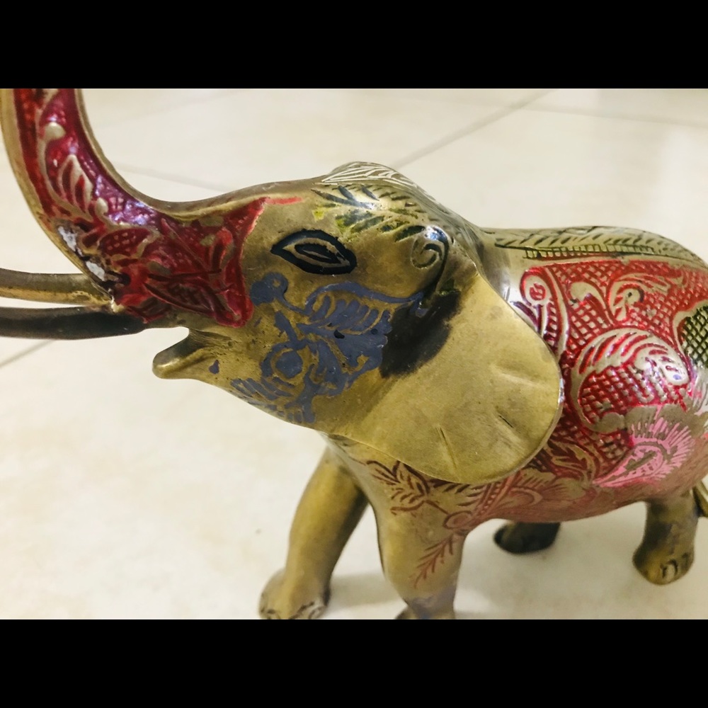 Brass elephant house decor. Elefante decoración.